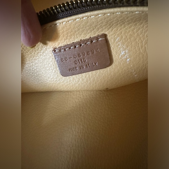 Authentic Extremely Large Etro leather shoulder bag. - Picture 11 of 14